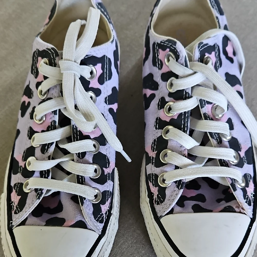 Converse Women's Stylish Leopard Animal Print Sneakers 6 - Picture 10 of 12